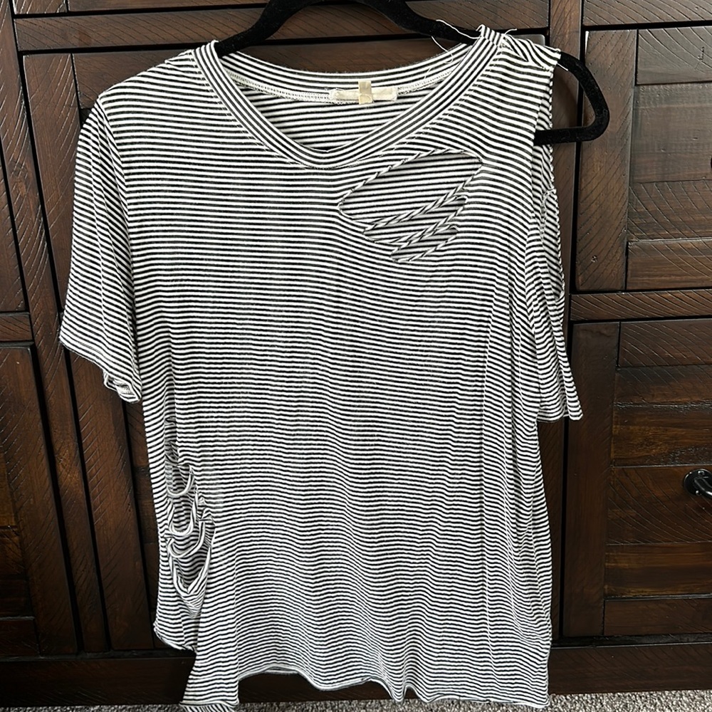 Destructed tee from Buckle